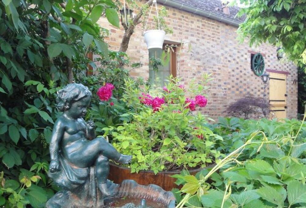 Deux maisons pour la même propriété, ancien prieuré, entre