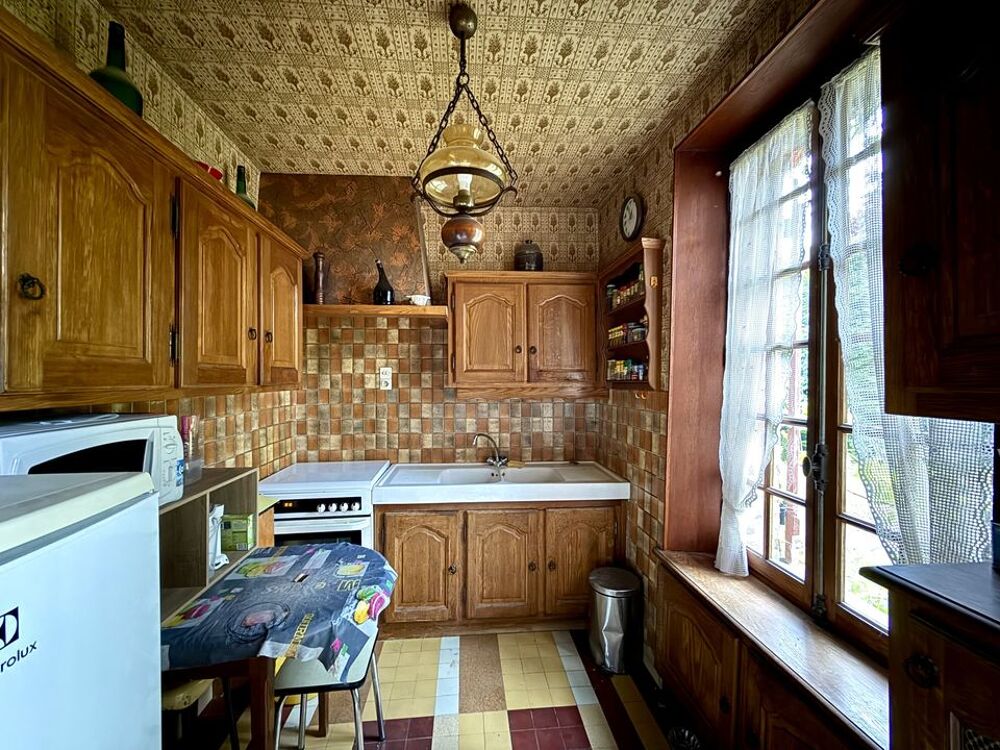 Maison ancienne avec grange et grand terrain -