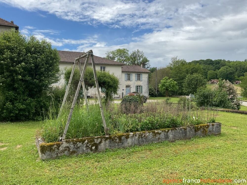 Maison 10 pièces 231 m² · à Rochechouart · 231 m² · 255 000 €