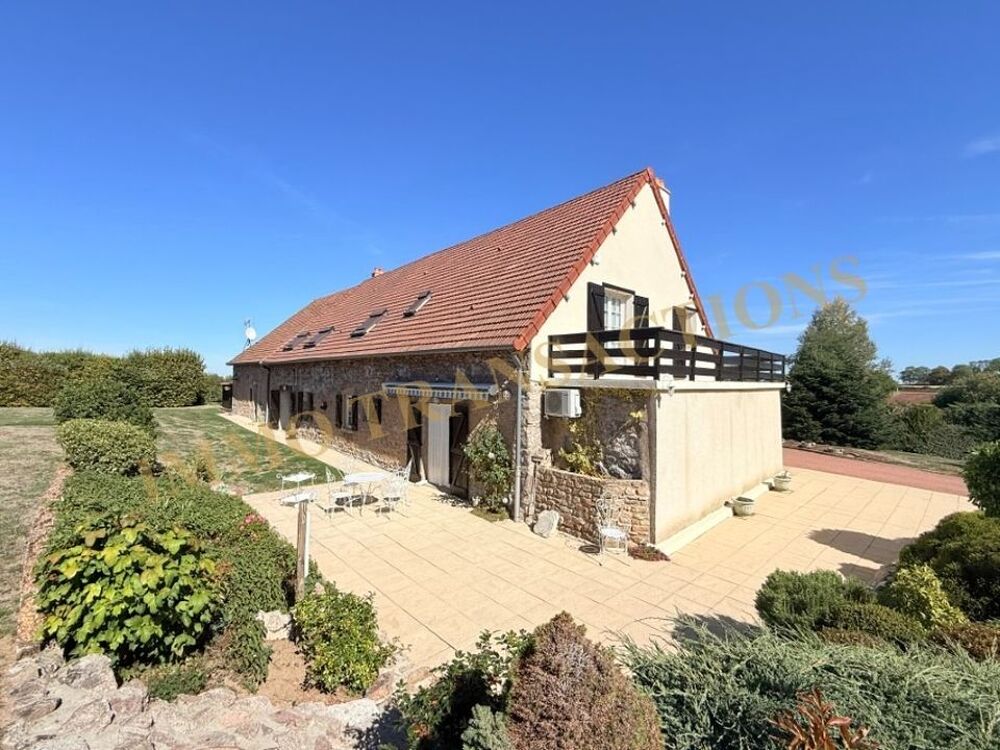 Propriété sur ses 3397 m² de jardin clos paysagé