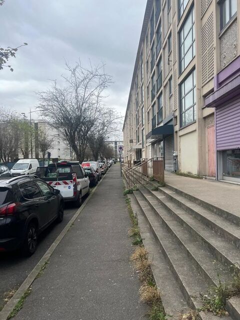   À VENDRE  Restaurant avec Appartement + Grand Sous-Sol 