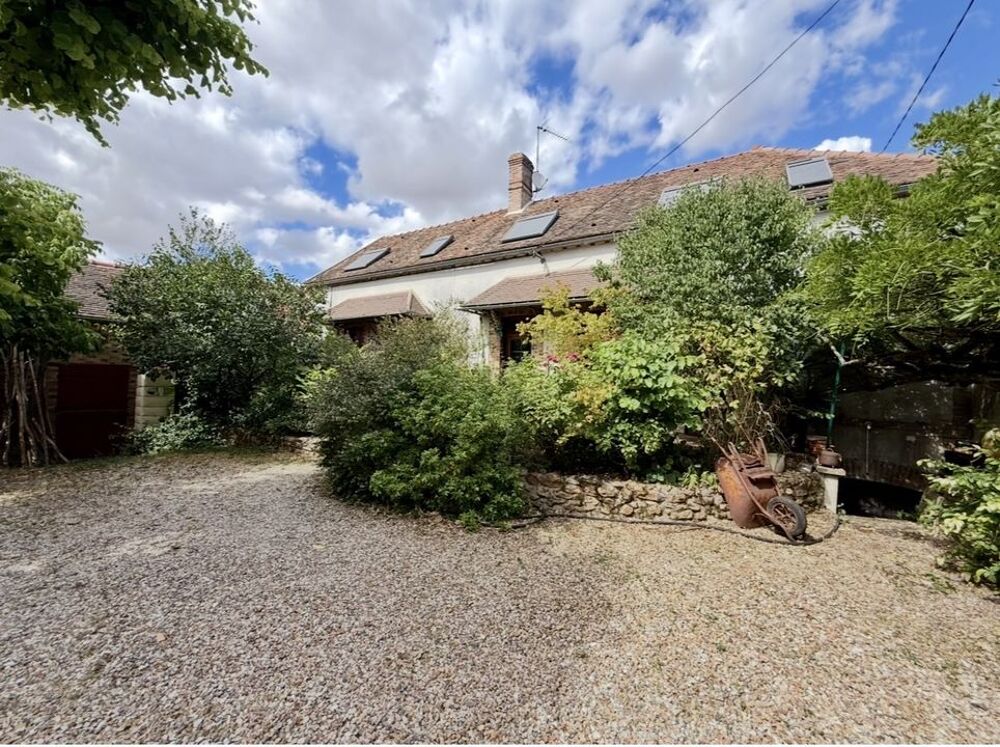 Deux maisons pour la même propriété, ancien prieuré, entre