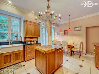  Maison  vendre 8 pices 220 m
