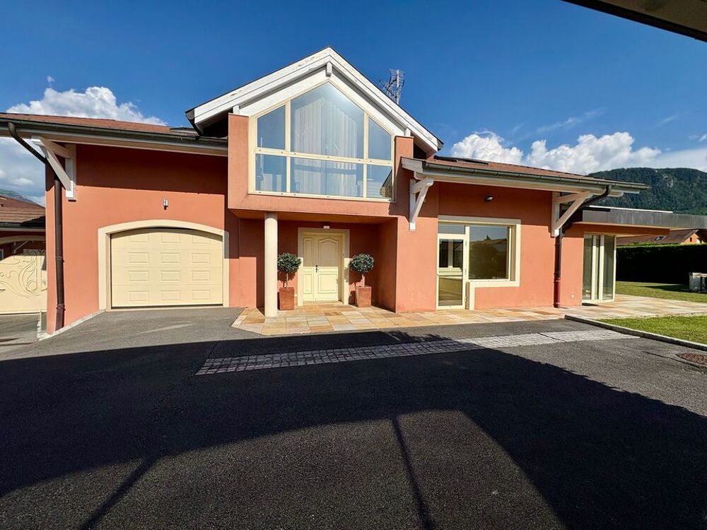 Villa d'architecte de 250 m² avec piscine pool house et
