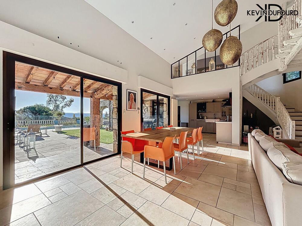Maison de 450 m² sur un terrain de 3000 m² à ST ETIENNE DE