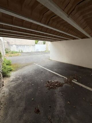  Parking / Garage à louer 24 m²