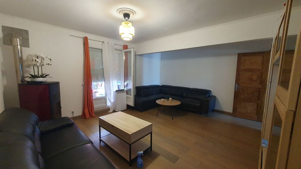 Située dans un quartier calme et proche de toutes les co....