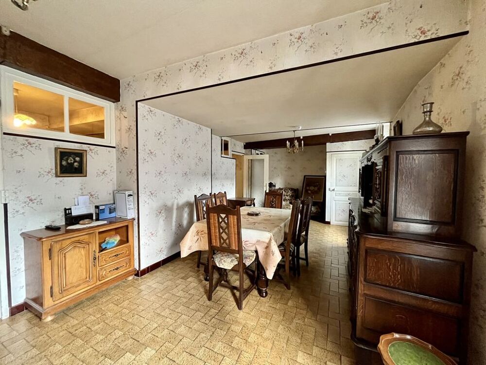 Maison de caractère avec dépendances et fort potentiel au