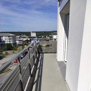  Appartement à louer 5 pièces 80 m²