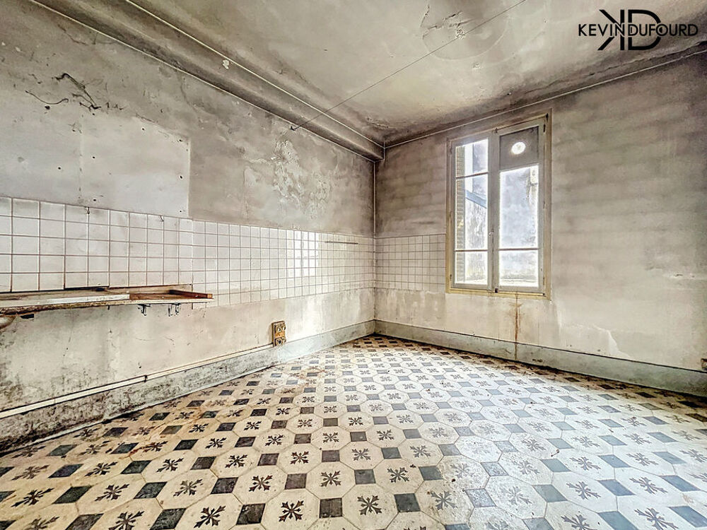 Maison de ville A RENOVER 110m² + terrasse de 140m² à VALS