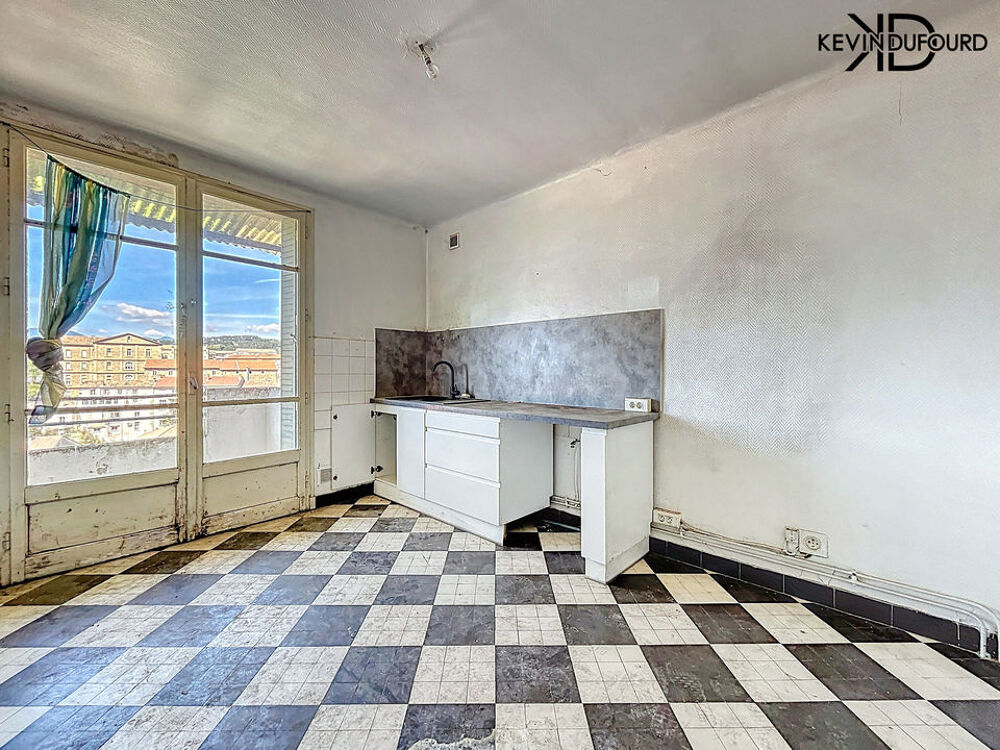 Appartement A RENOVER 80 m² + balcon à AUBENAS