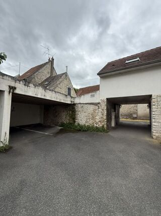  Parking / Garage à louer 24 m²