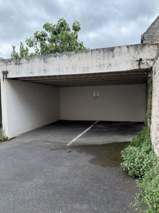 Parking / Garage à louer 24 m²