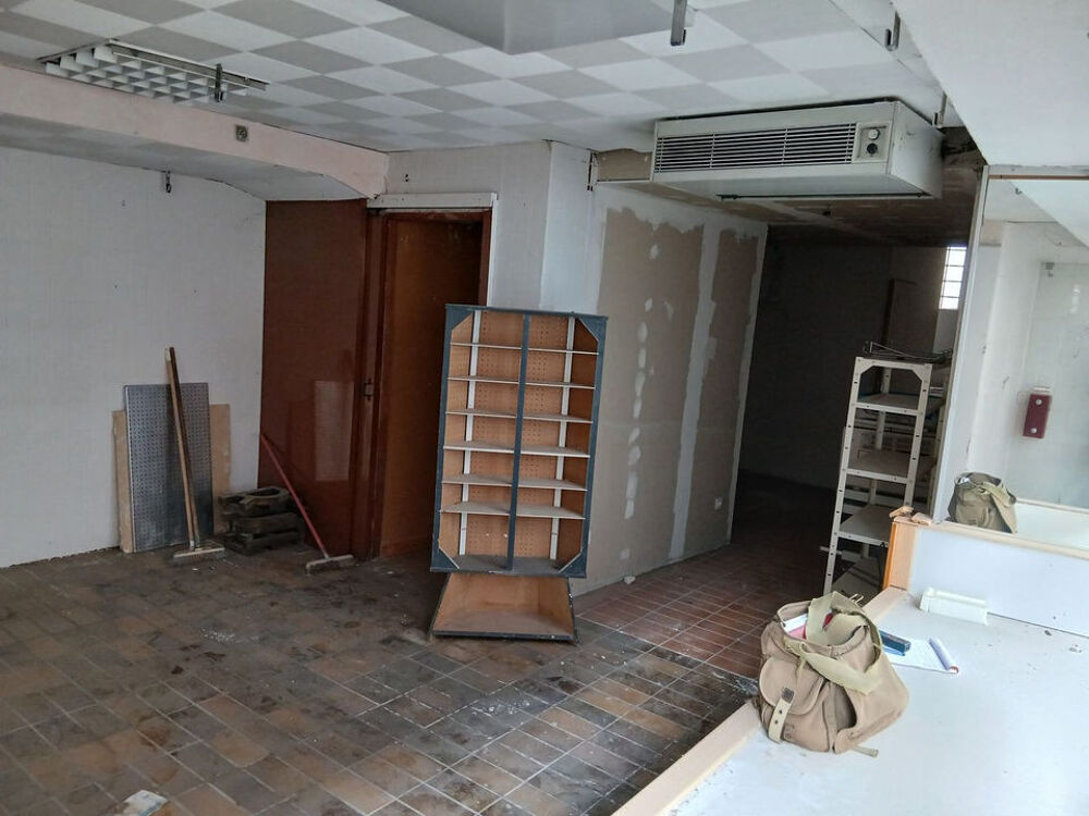 STE TULLE, MAISON DE VILLE COMPOSEE D'UN LOCAL COMMERCIAL &