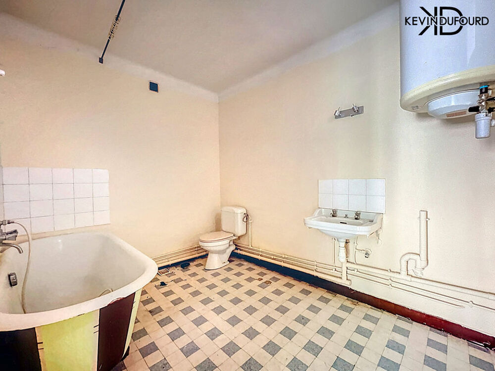 Appartement A RENOVER 80 m² + balcon à AUBENAS