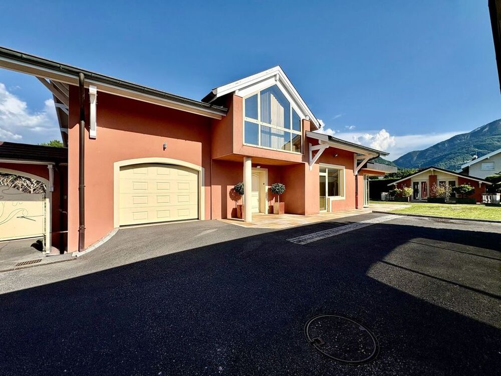 Villa d'architecte de 250 m² avec piscine pool house et