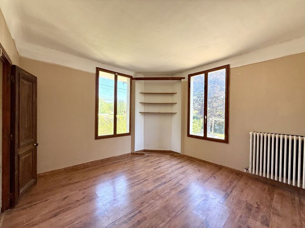 Beaux volumes et terrain de plus de 3000m² à