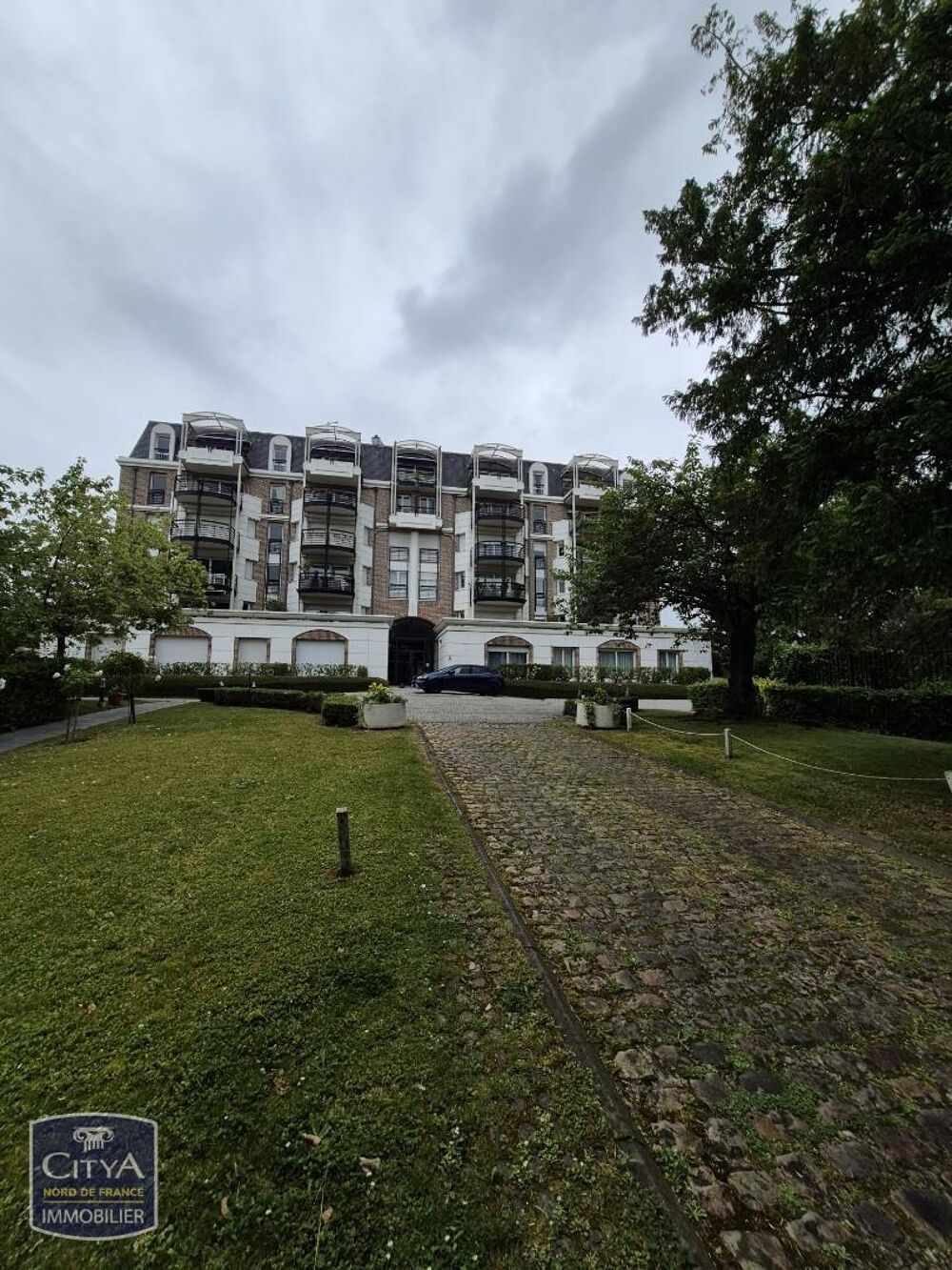 Dans une très belle résidence sécurisée Très bel appartement de type 3 de 98 m²
