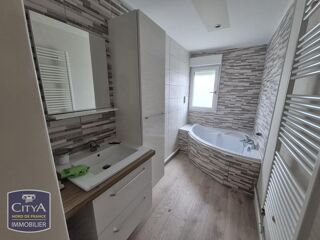  Appartement à louer 5 pièces 104 m²