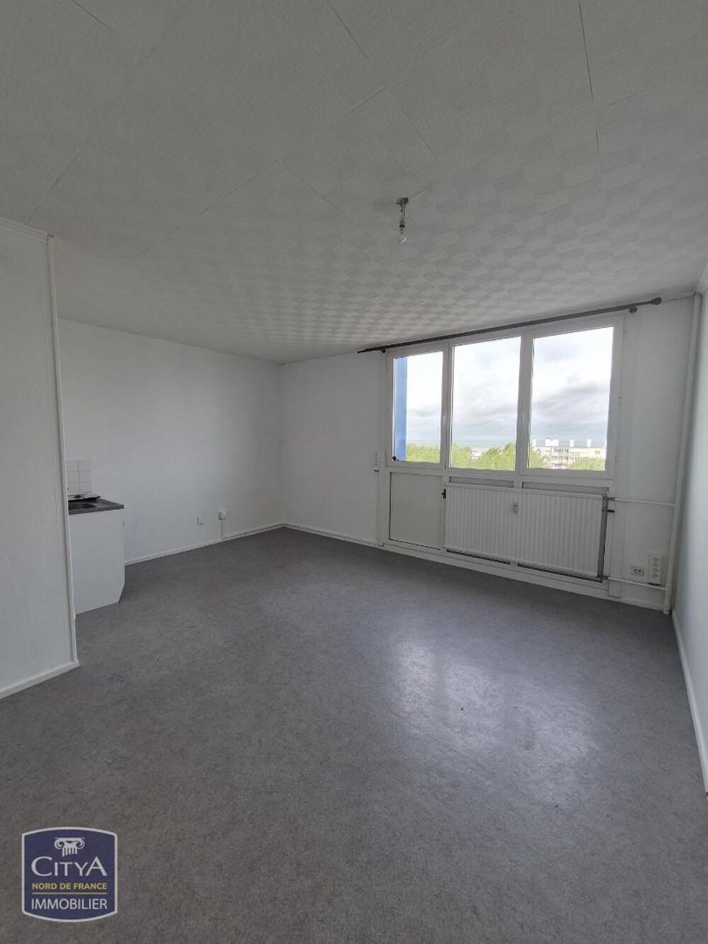 A LOUER - STUDIO NON MEUBLE