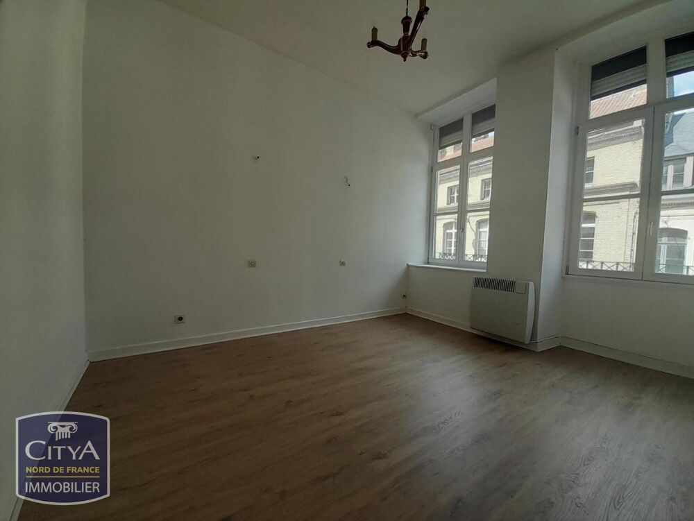 Appartement comprenant : entrée, séjour, cuisine équipée....