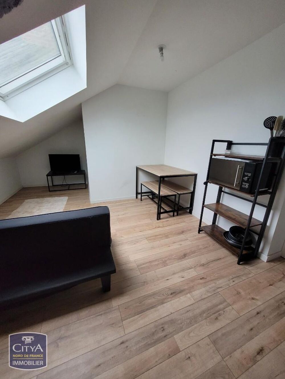 Au centre ville un studio meublé de 18,29 m² situé au 2ème étage