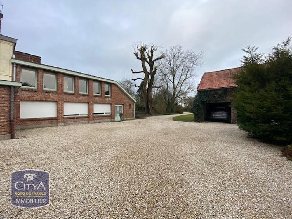 Beau T2 situé en plein coeur de Santes , il vous offre u....