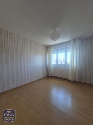 Appartement à louer 4 pièces 76 m²