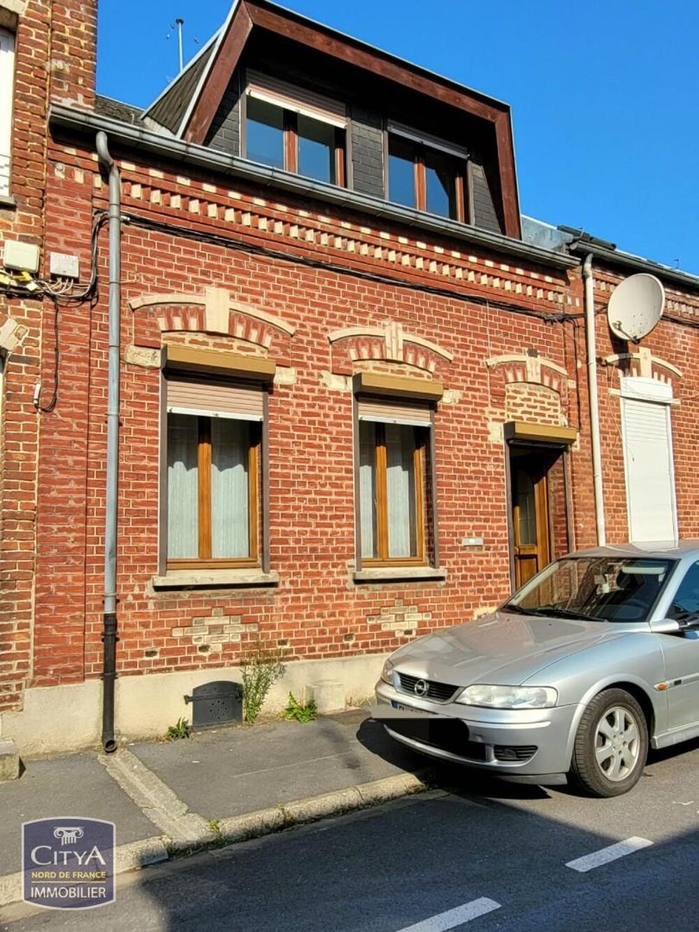 Maison avec 3 chambres et une cour