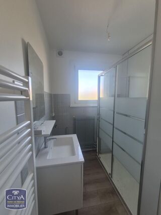  Appartement à louer 3 pièces 74 m²