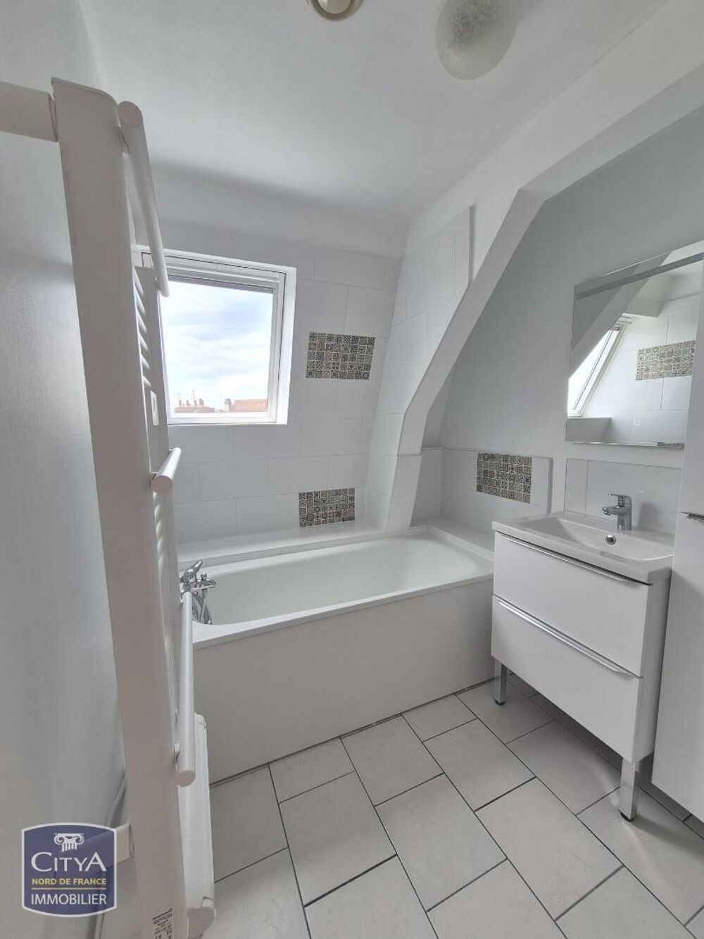 Location Appartement Magnifique T3 entièrement rénové face à la gare d'Armentières Armentières