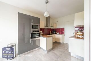  Appartement à louer 3 pièces 77 m²