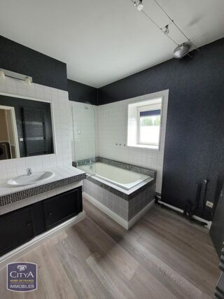  Appartement à louer 3 pièces 85 m²