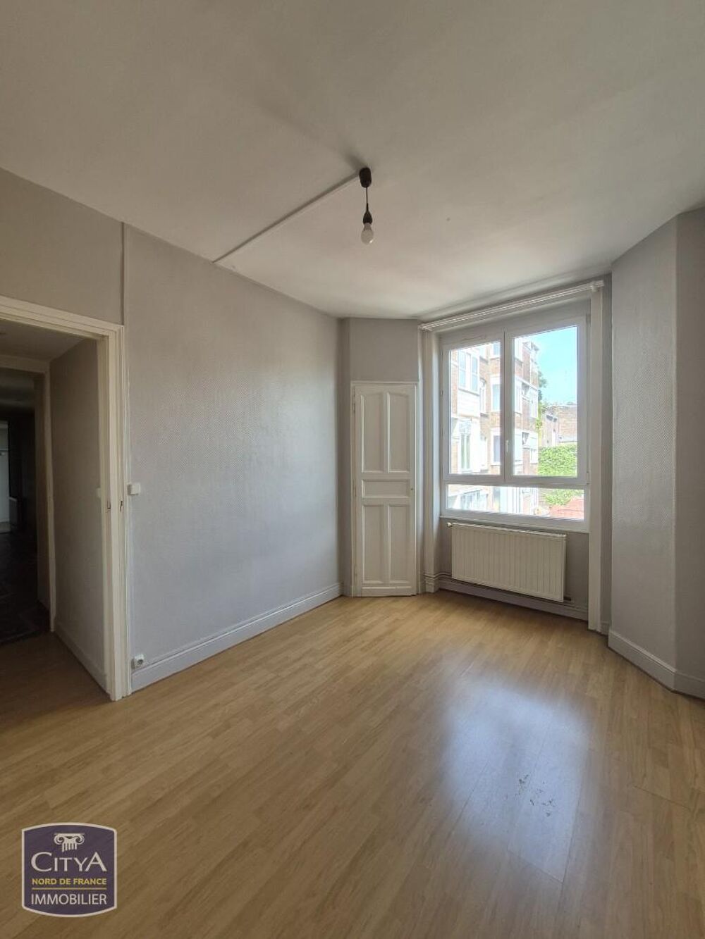 Maie de Lille, dans un petit immeuble situé à proximité ....