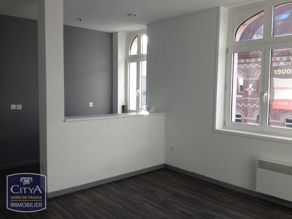 Appartement au 1er étage d'un petit immeuble en plein ce....
