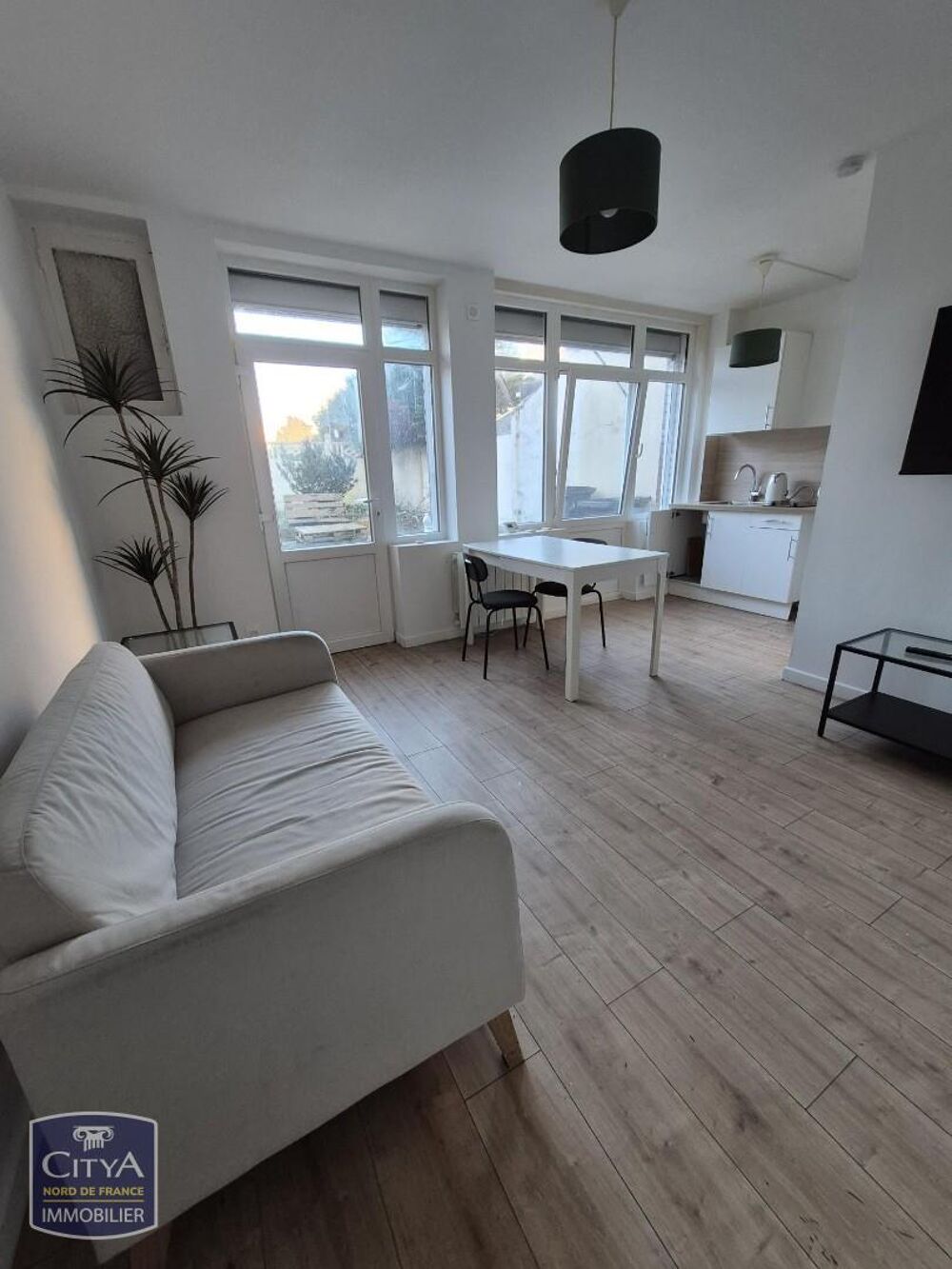 PROCHE DE LA GARE un Appartement de type 2 meublé situé en rdc avec jardin