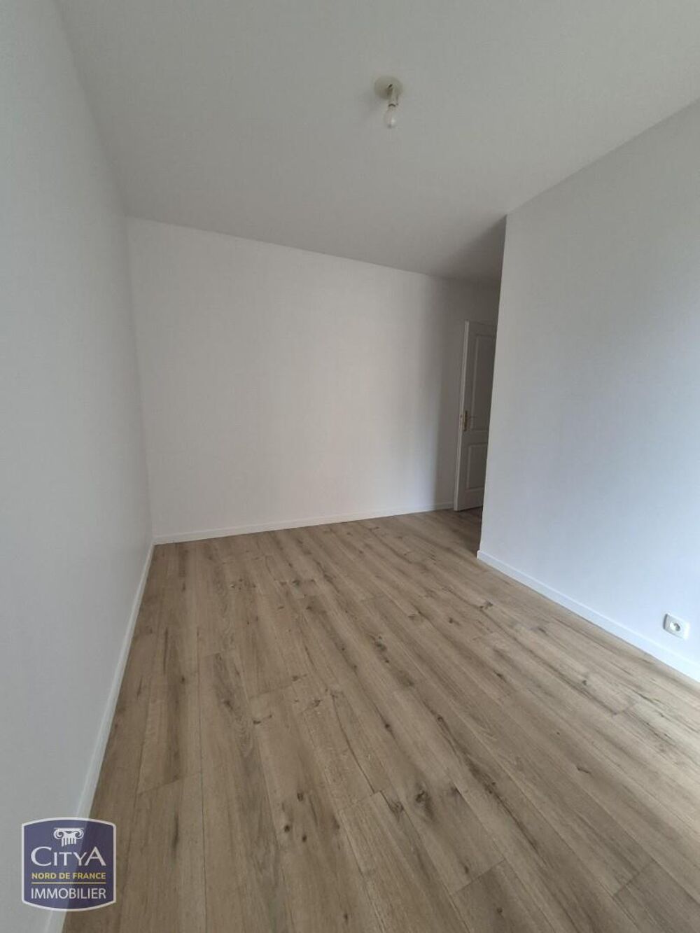 Location Appartement T3 de 82,15 m2 en centre-ville avec terrasse et place de parking. Valenciennes