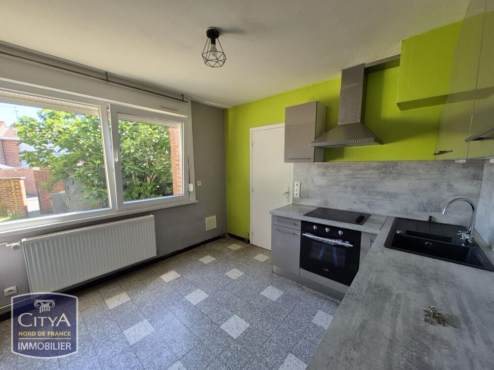 Maison semi-individuelle de type 4 avec jardin et garage.