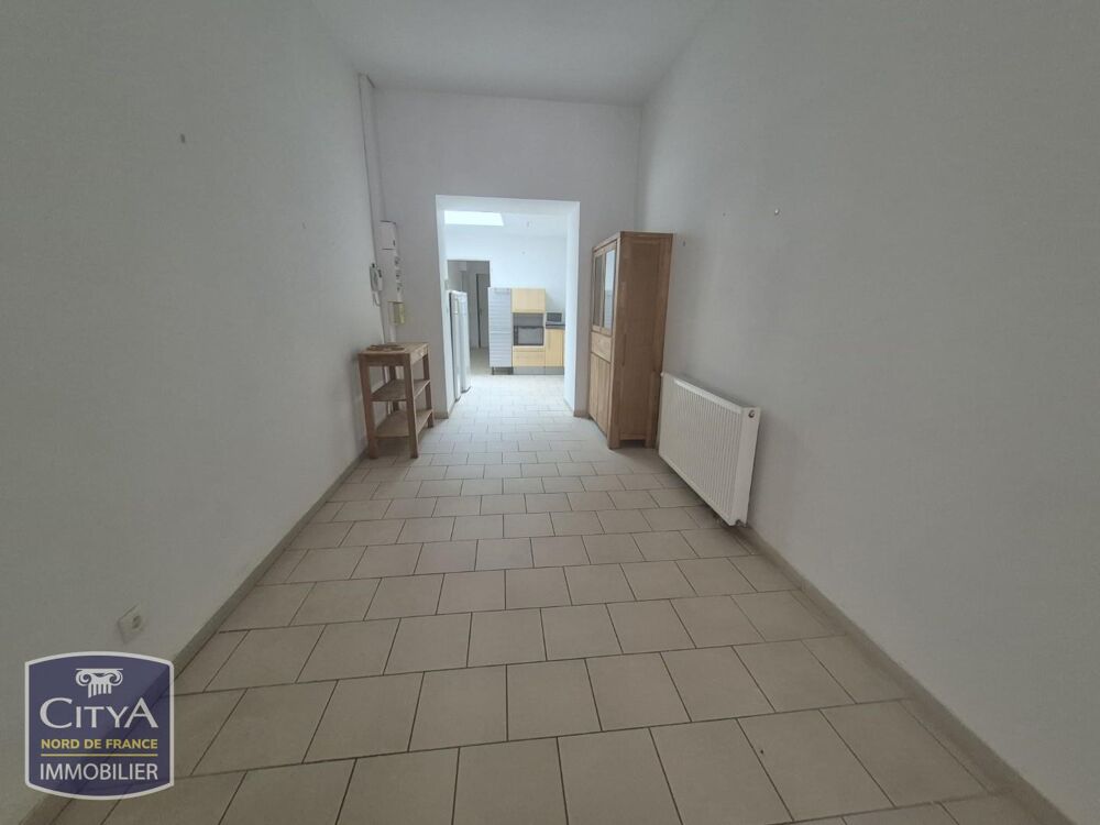 Appartement situé rue de Tournai au RDC comprenant un sa....