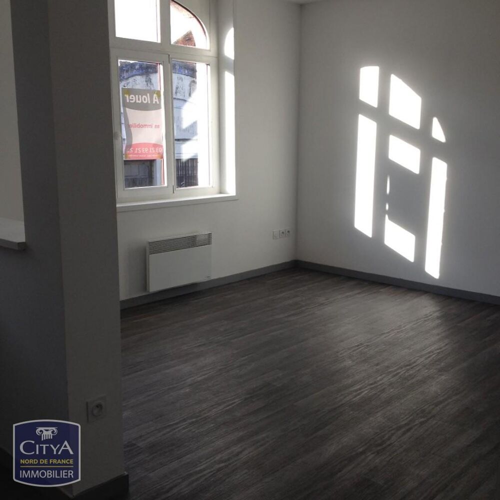 Appartement au 1er étage d'un petit immeuble en plein ce....