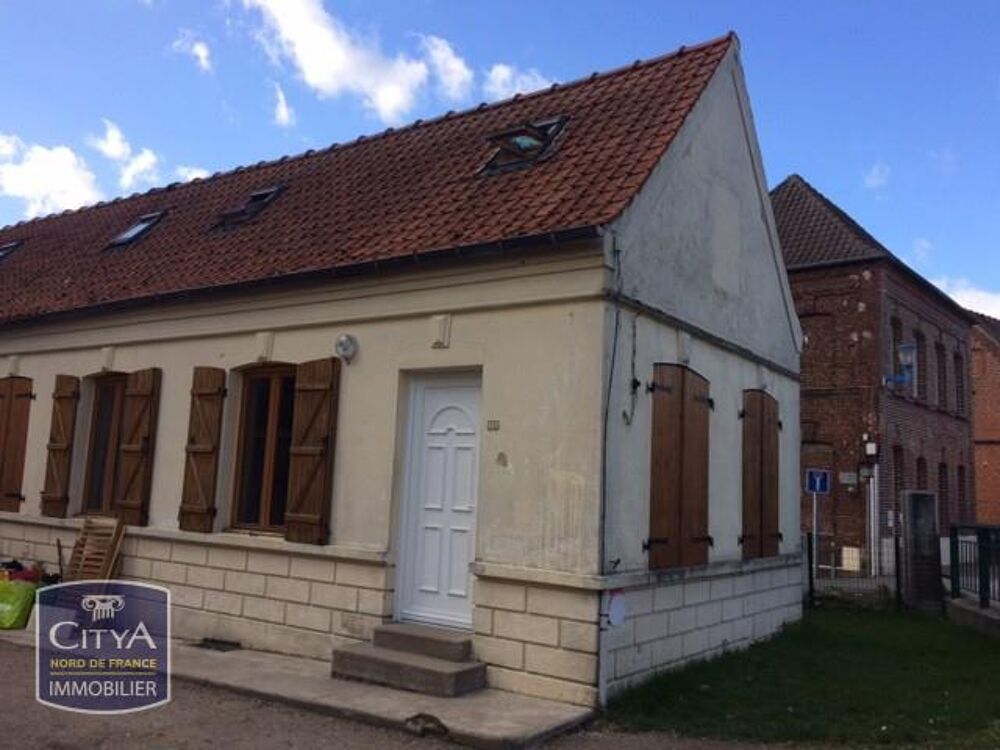 Petite maison semi-mitoyenne comprenant : séjour avec cu....