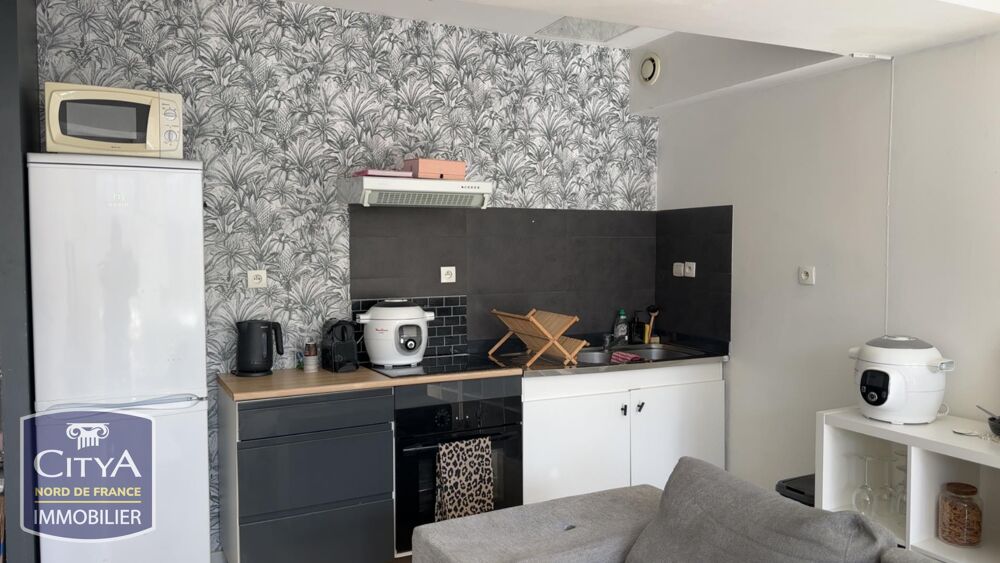 Appartement au 3ème étage comprenant: séjour avec coin c....