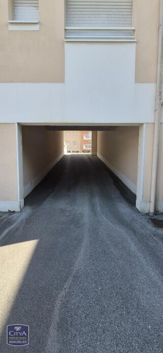  Parking / Garage à louer 