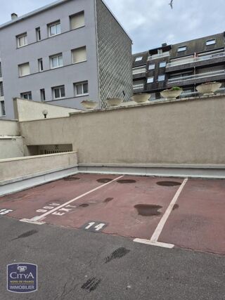 Parking / Garage à louer 