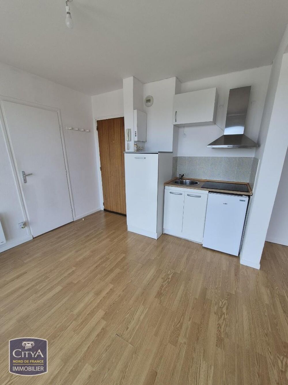 A PROXIMITE DE LA PLAGE STUDIO DE 21.90 M2 Comprenant un....