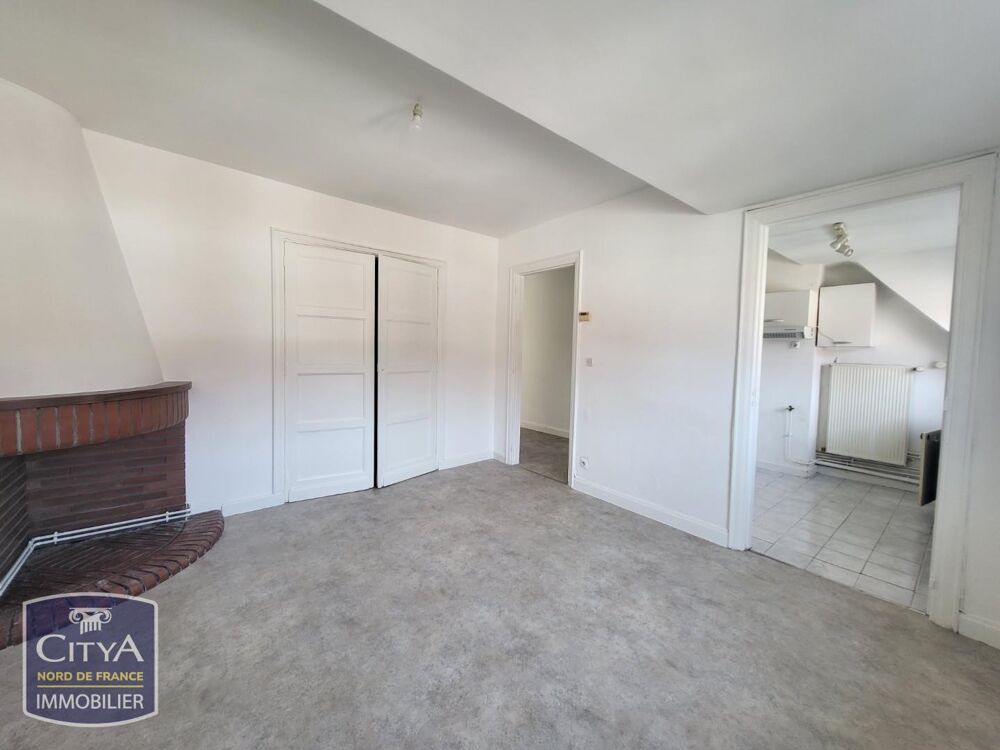 Saint-Omer centre ville appartement comprenant : hall d'....