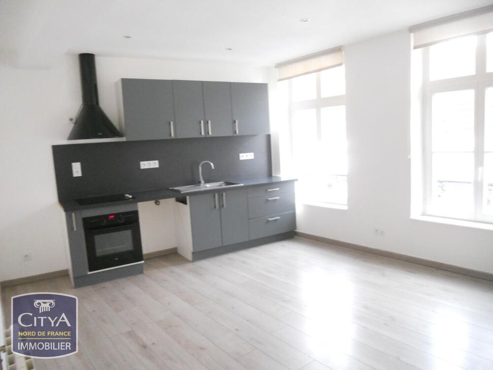 Duplex situé au 2éme étage d'un immeuble comprenant : sé....