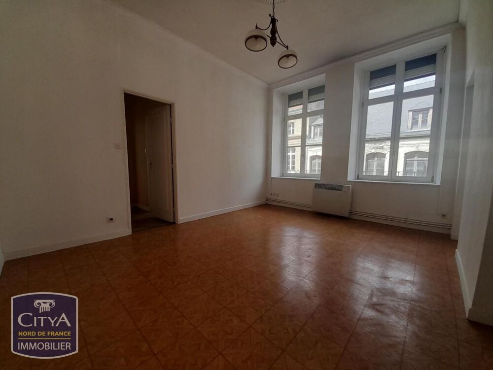 Appartement comprenant : entrée, séjour, cuisine équipée....