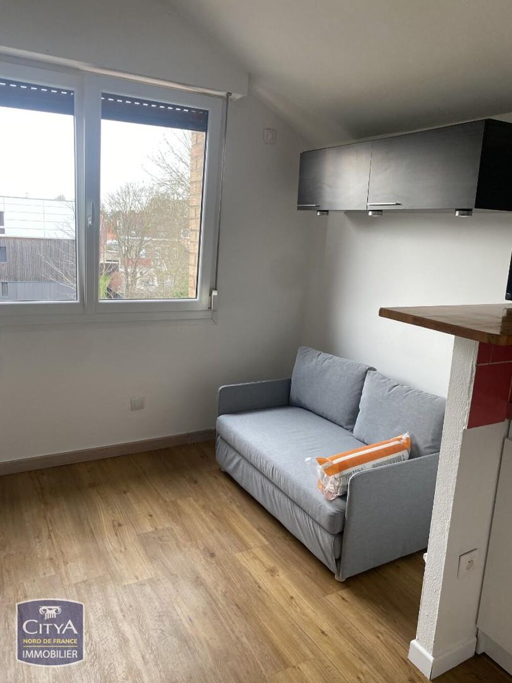 DOUAI à louer beau studio meublé rénové comprenant une p....