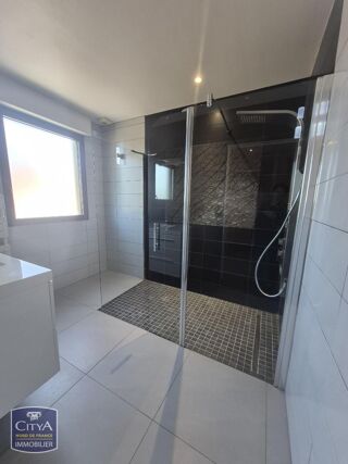  Appartement à louer 4 pièces 217 m²